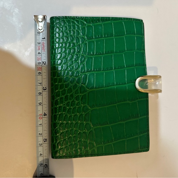 NEW Smythson Mara Passport Holder in Green Embossed Leather - Picture 7 of 7